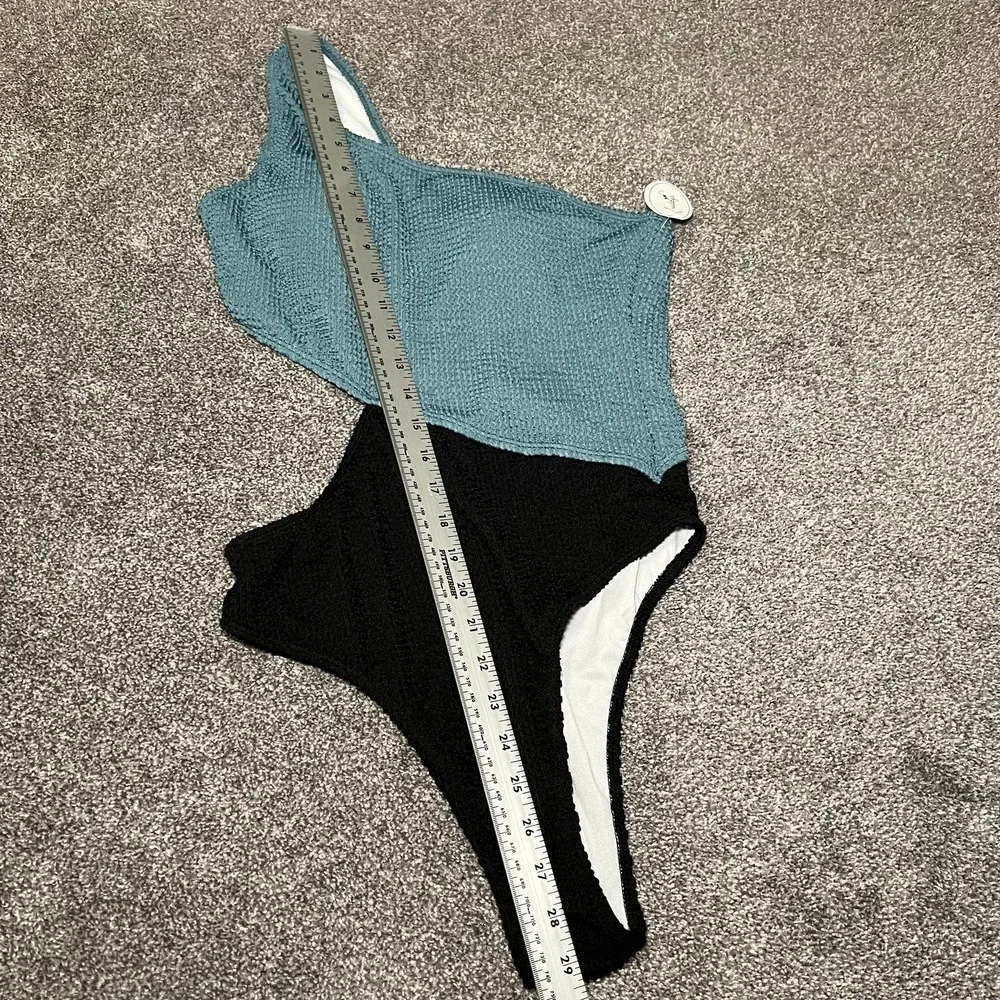 Lnadays bathing suit one piece size medium